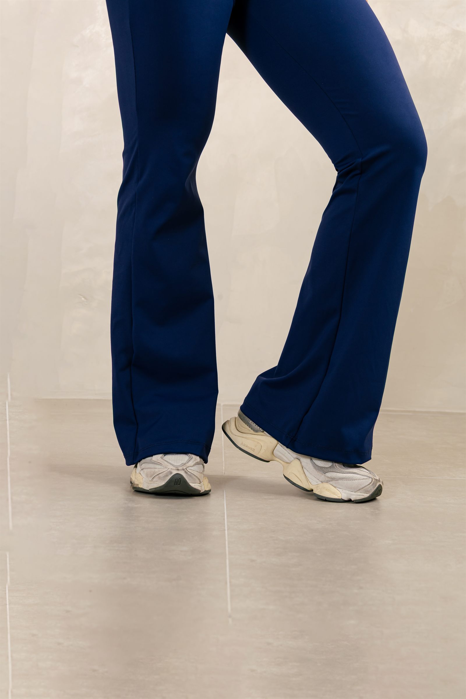 Calça Flare Básica — Azul Marinho