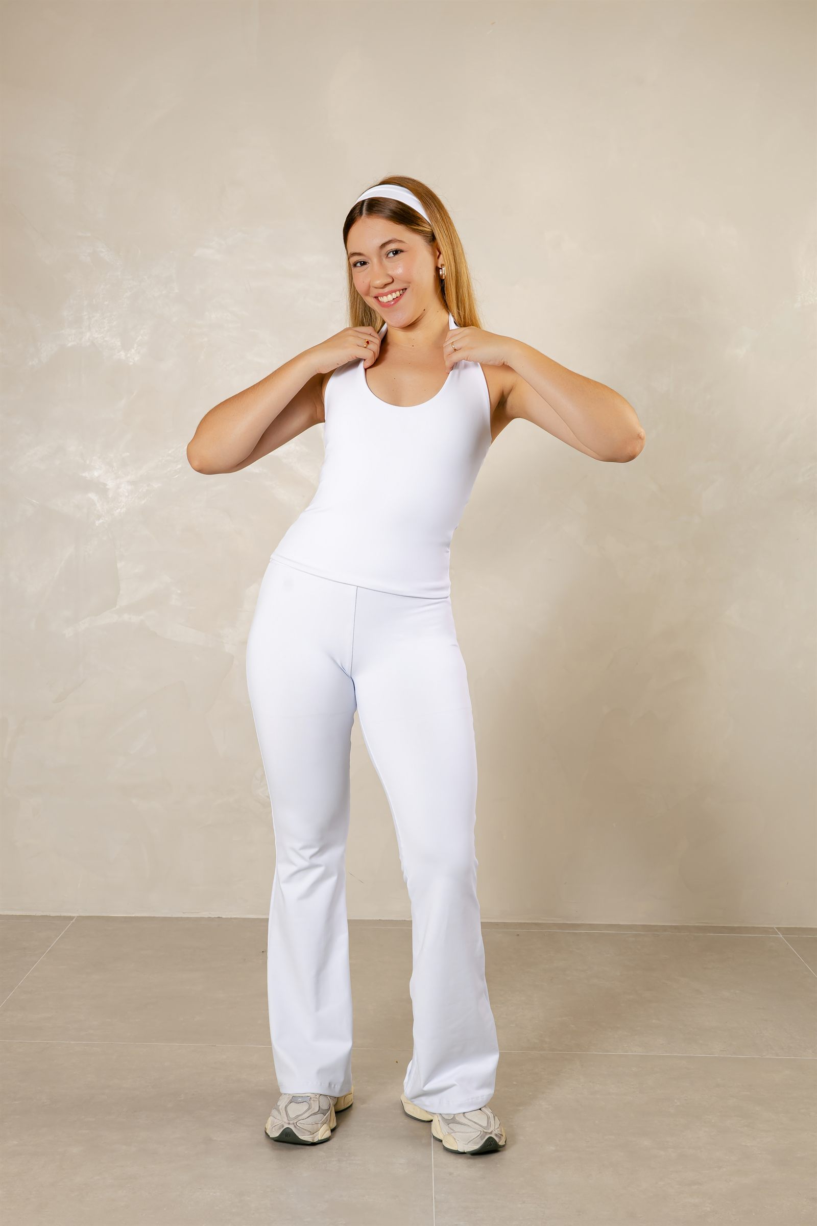 Calça Flare Básica — Branco