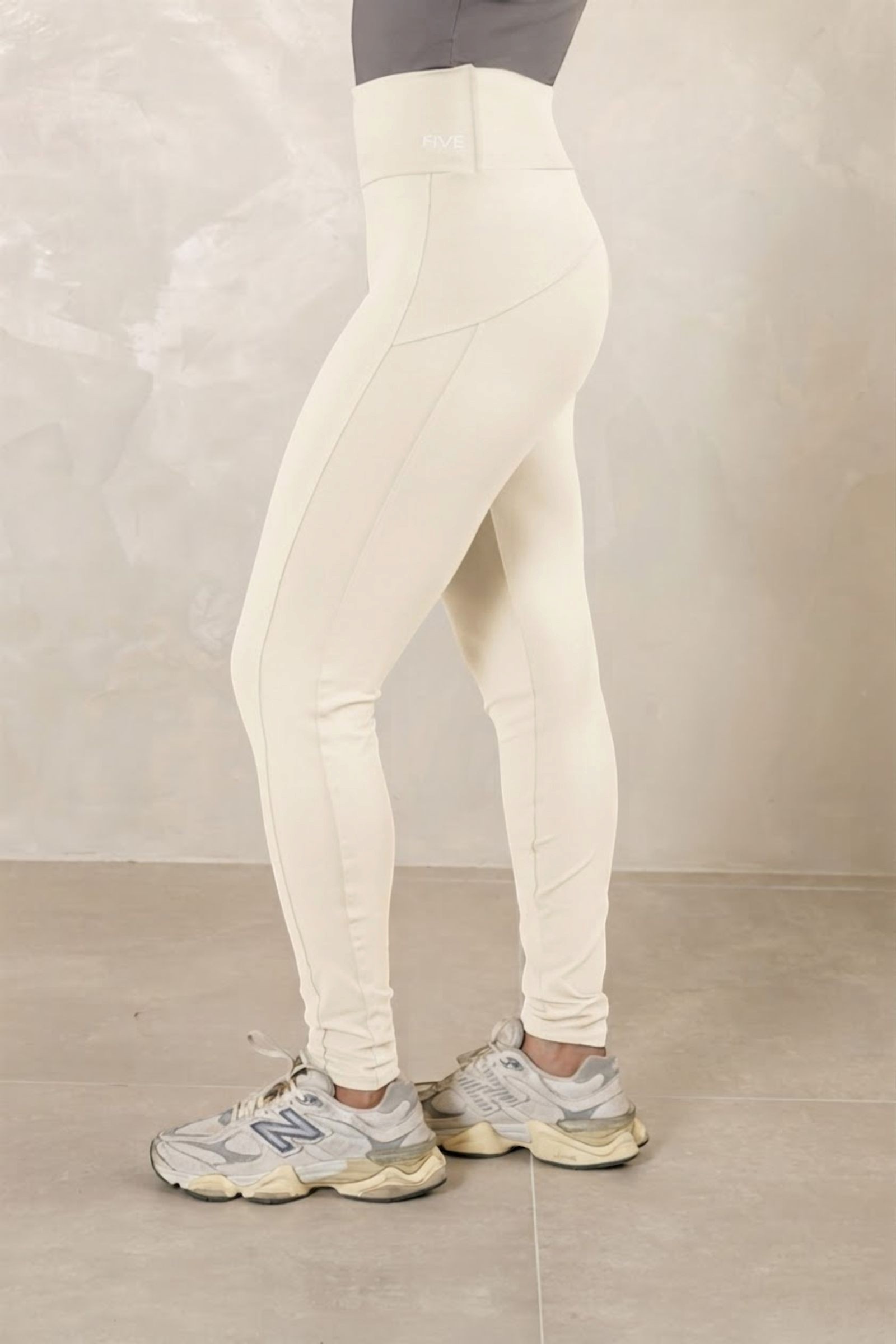 CAL-03 Off White