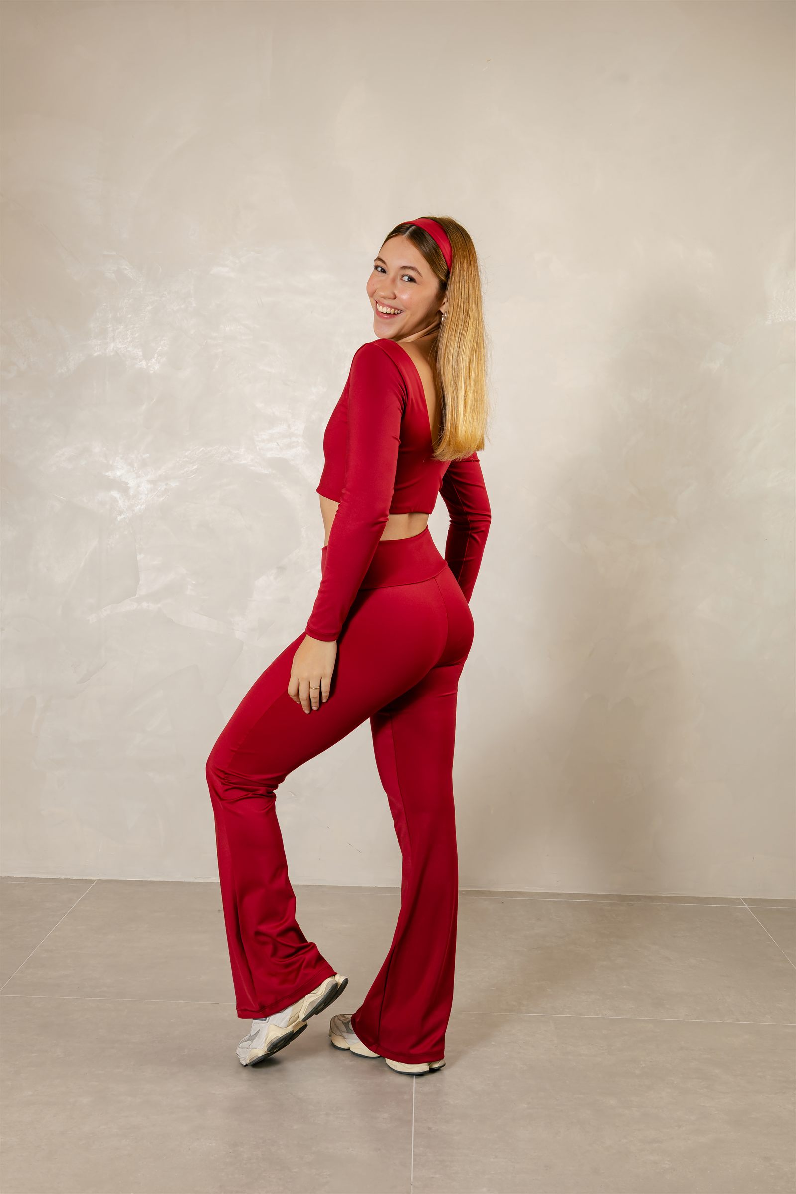 Cropped Manga Longa Decote U — Vinho