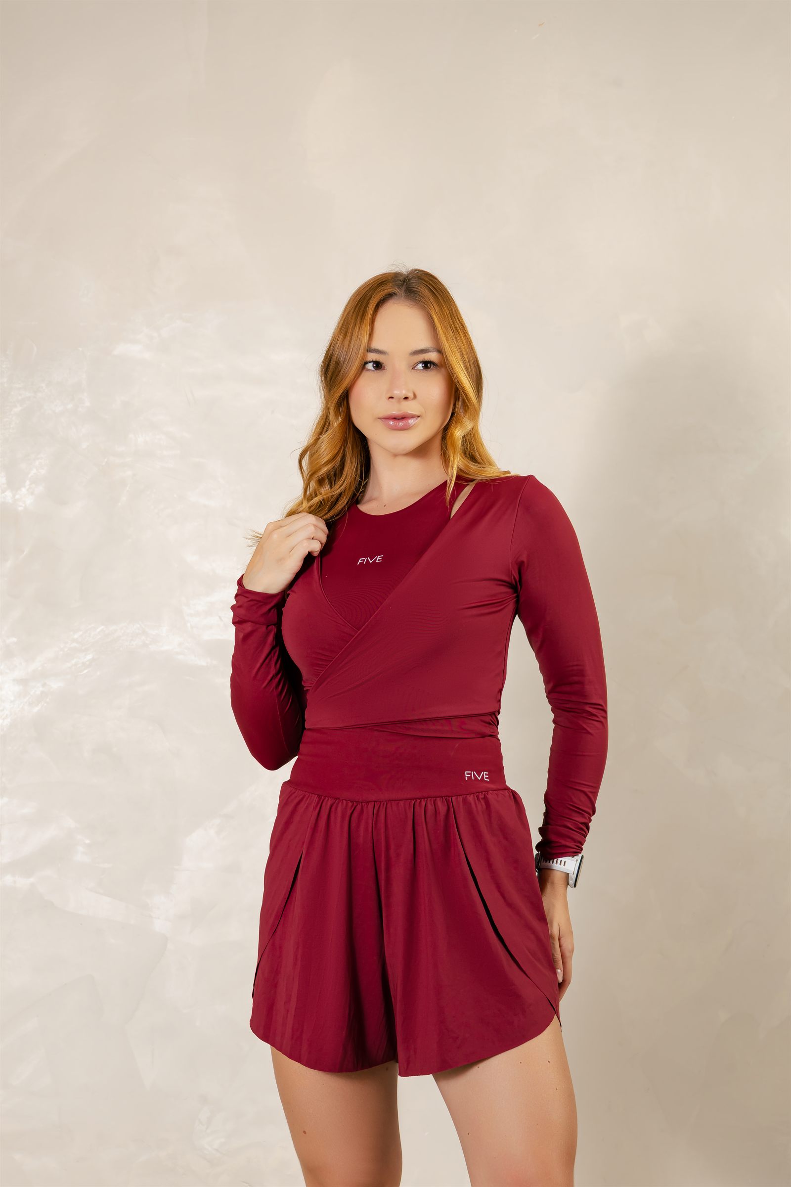 Short com Pala Transpassado Fluido — Vinho