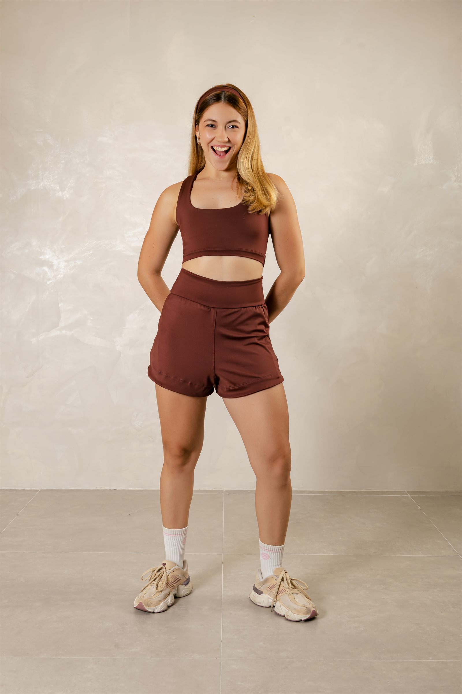 Top Alças Bolso Traseiro — Marrom