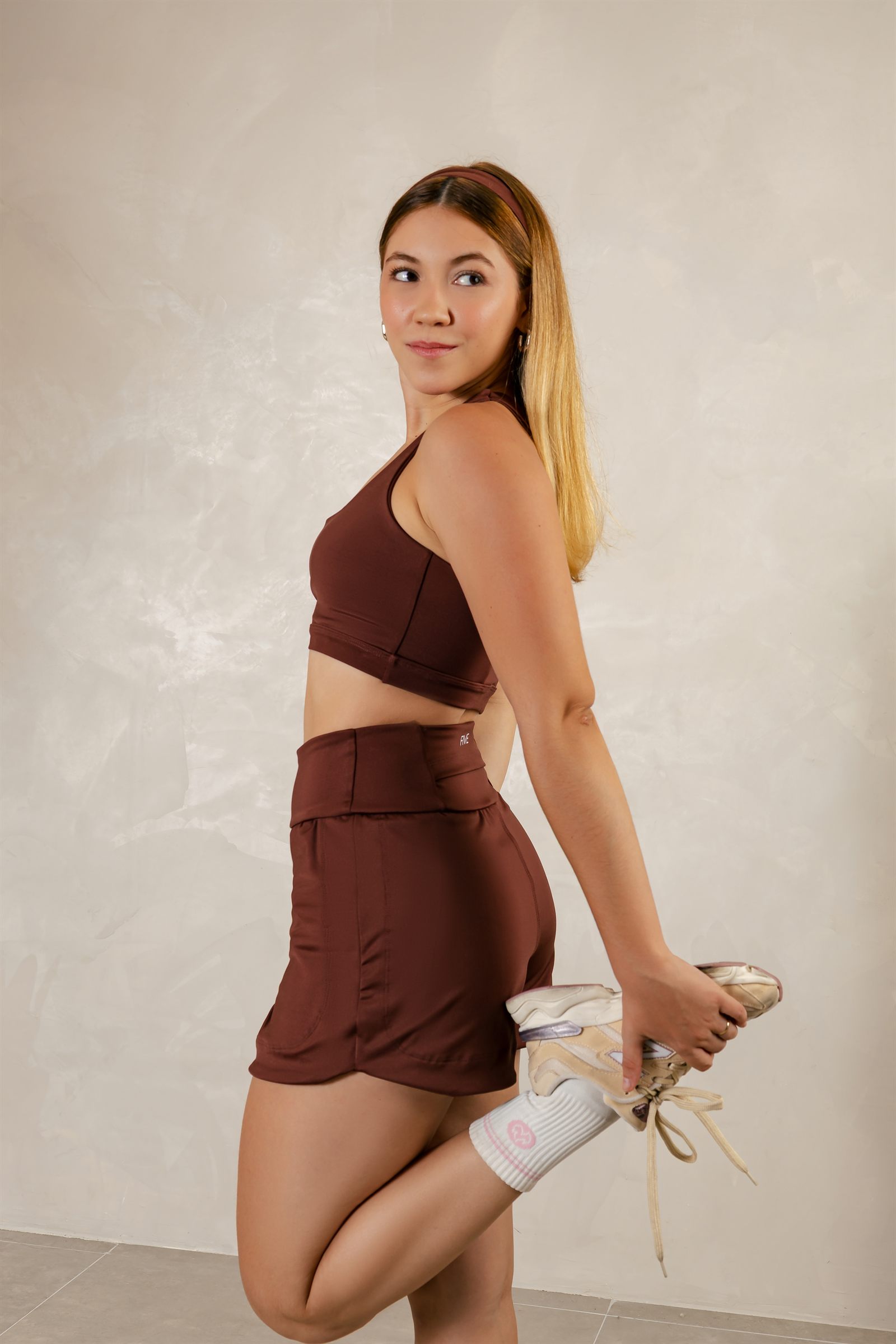 Top Alças Bolso Traseiro — Marrom