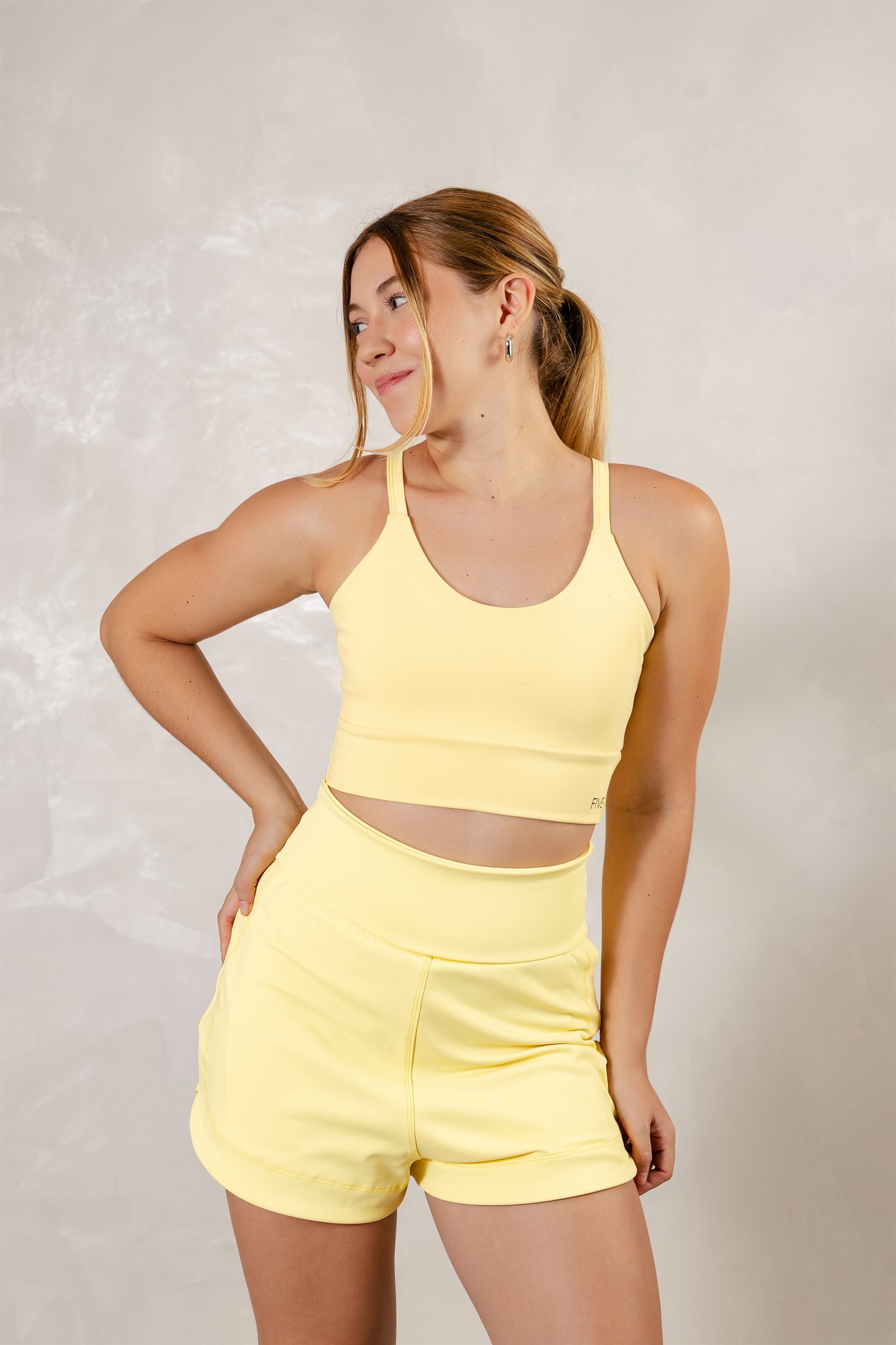 Top Básico com Pala — Amarelo Manteiga